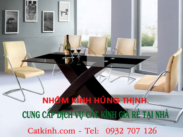 Kính Mặt Bàn Màu Đen: Lựa Chọn Hoàn Hảo cho Không Gian Hiện Đại 2 kinh mat ban mau den