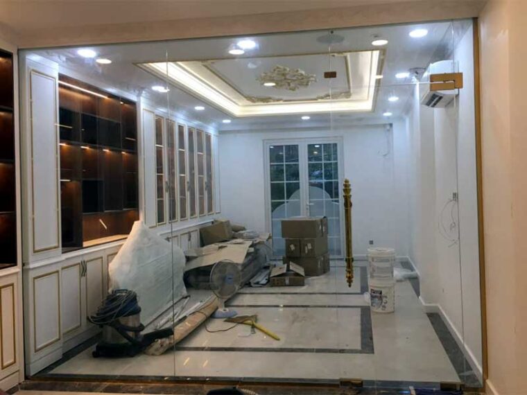 3 Yếu Tố Quan Trọng Quyết Định Giá Cửa Kính Cường Lực Bản Lề Sàn Giá Rẻ Nhưng Chất Lượng 100% 3 Yếu Tố Quan Trọng Quyết Định Giá Cửa Kính Cường Lực Bản Lề Sàn Giá Rẻ Nhưng Chất Lượng 100%