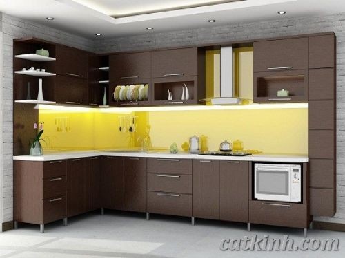 Hình minh họa: Kính ốp tường bếp màu vàng được nhiều người yêu thích