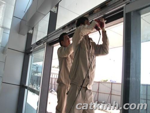 Công ty sửa chữa cửa kính Hùng Thịnh