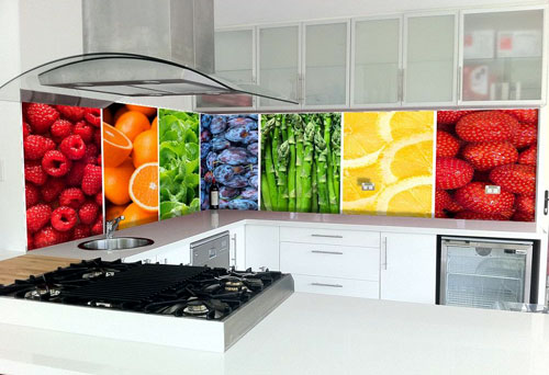 Màu kính ốp bếp đẹp hình hoa quả