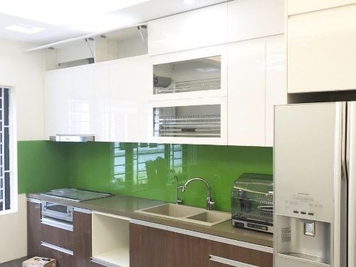 Kính ốp tường bếp màu xanh lá cây