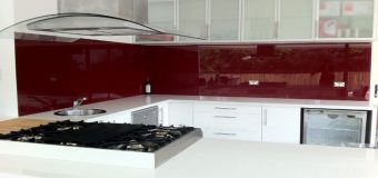 “Đẹp lạ” với những mẫu kính ốp bếp màu đỏ ruby