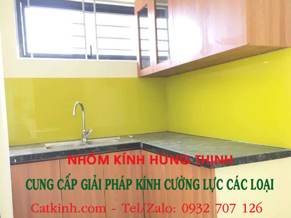 Kính ốp bếp màu vàng chanh: Xu hướng thiết kế hiện đại và tươi sáng 4 quy trình lắp giá kính ốp bếp màu vàng chanh
