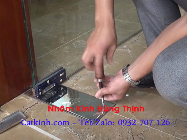 Toplist: Đơn Vị Sửa Cửa Kính Bị Xệ Tại Nhà Giá Rẻ, Uy Tín Nhất Hiện Nay 4 sua cua kinh bi xe