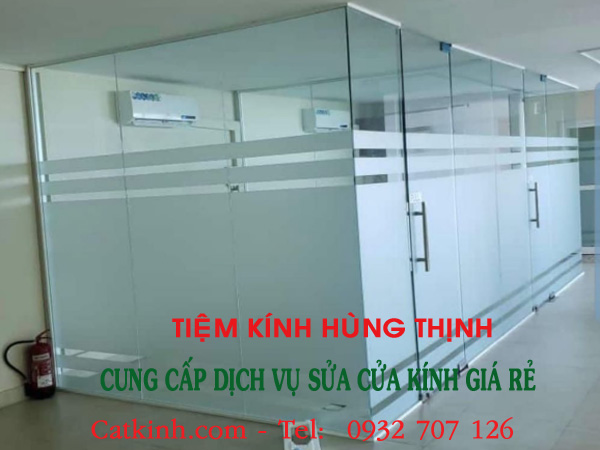 Giới thiệu Top 5 địa chỉ sửa cửa kính văn phòng giá rẻ, uy tín nhất hiện nay 1 sửa cửa kính văn phòng
