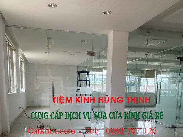 Tổng hợp 5 tiệm sửa cửa kính thuỷ lực tại nhà, giá rẻ, hàng đầu hiện nay 1 sửa cửa kính thuỷ lực