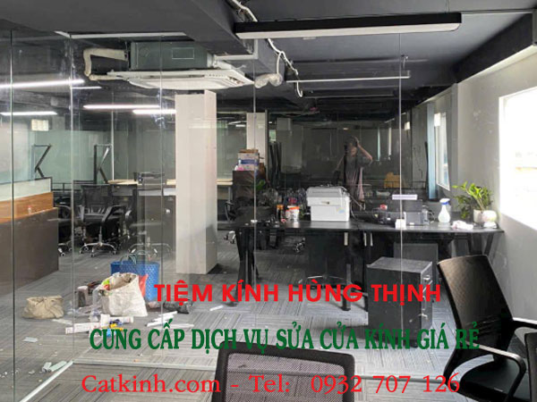 Tổng hợp 5 tiệm sửa cửa kính thuỷ lực tại nhà, giá rẻ, hàng đầu hiện nay 3 giá sửa cửa kính thuỷ lực