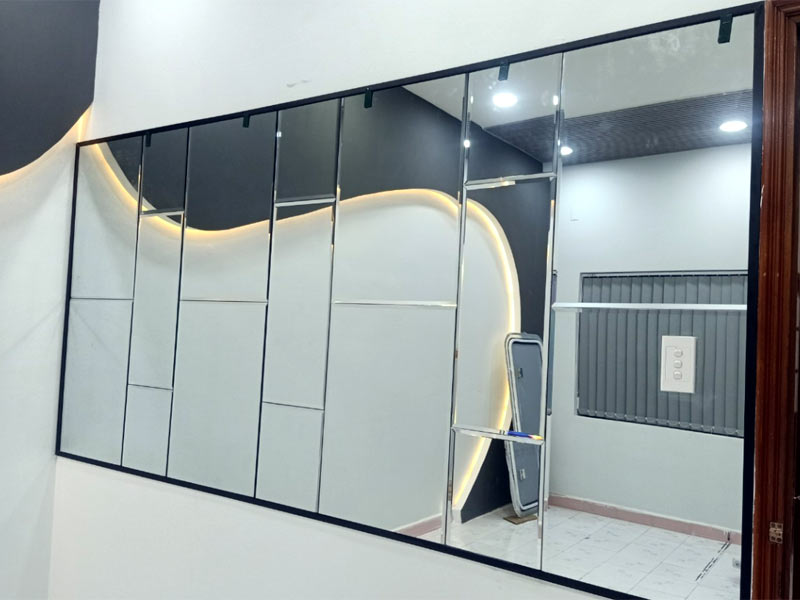 Gây Sốc: Giá Cắt Kính Gương Soi Phường Tân Định Giảm 40% – Chỉ Từ 150K Lấy Ngay Trong 30 Phút! 4 Lắp kính gương soi Thái lan tại phường Tân Định - TpHCM